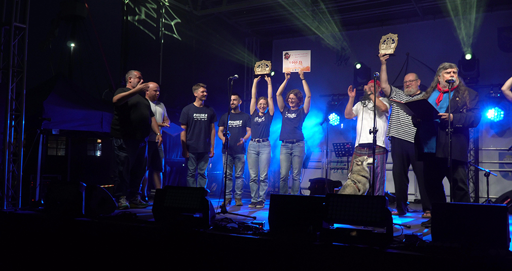 Za nami pierwszy dzień 48. Festiwalu Szantowego. „Panika na Pokładzie” triumfuje w Mikołajkach